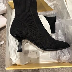 Chic Black Heeled Boots